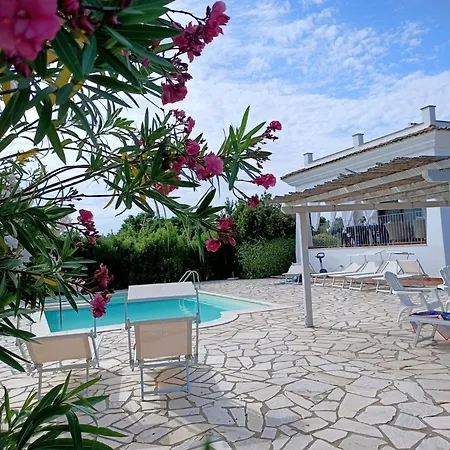 Rafael Con Piscina, Iun P4098 Villa