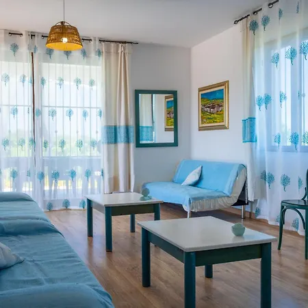 Rafael Con Piscina, Iun P4098