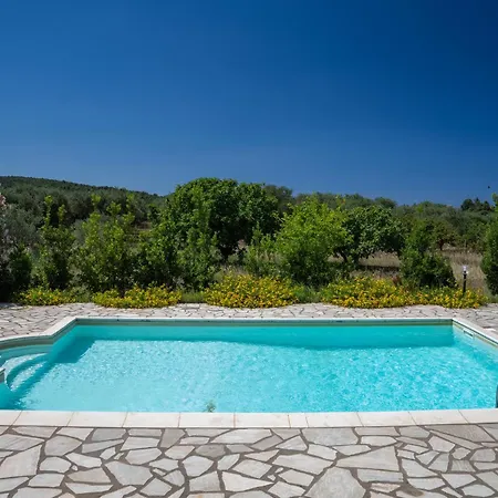 Rafael Con Piscina, Iun P4098 Villa *